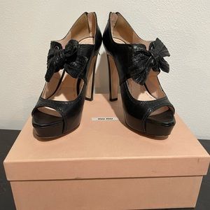 MIU MIU BLACK PLATFORM PEEP TOE HEELS WITH BOW AND ZIPPER HEEL SZ 40CUTE!
